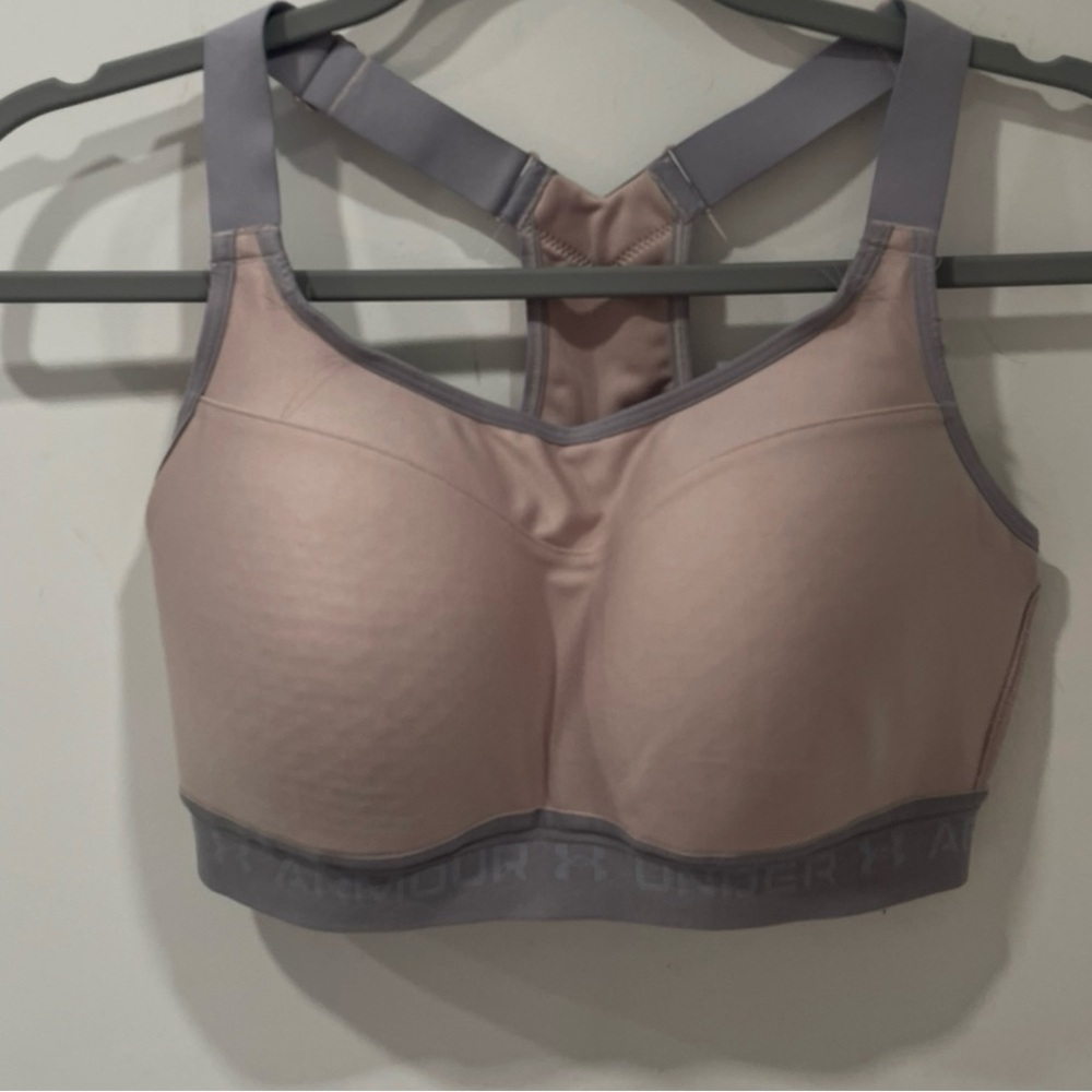 Under Armour sports bra size 
•high support
•adjustable comfortable straps